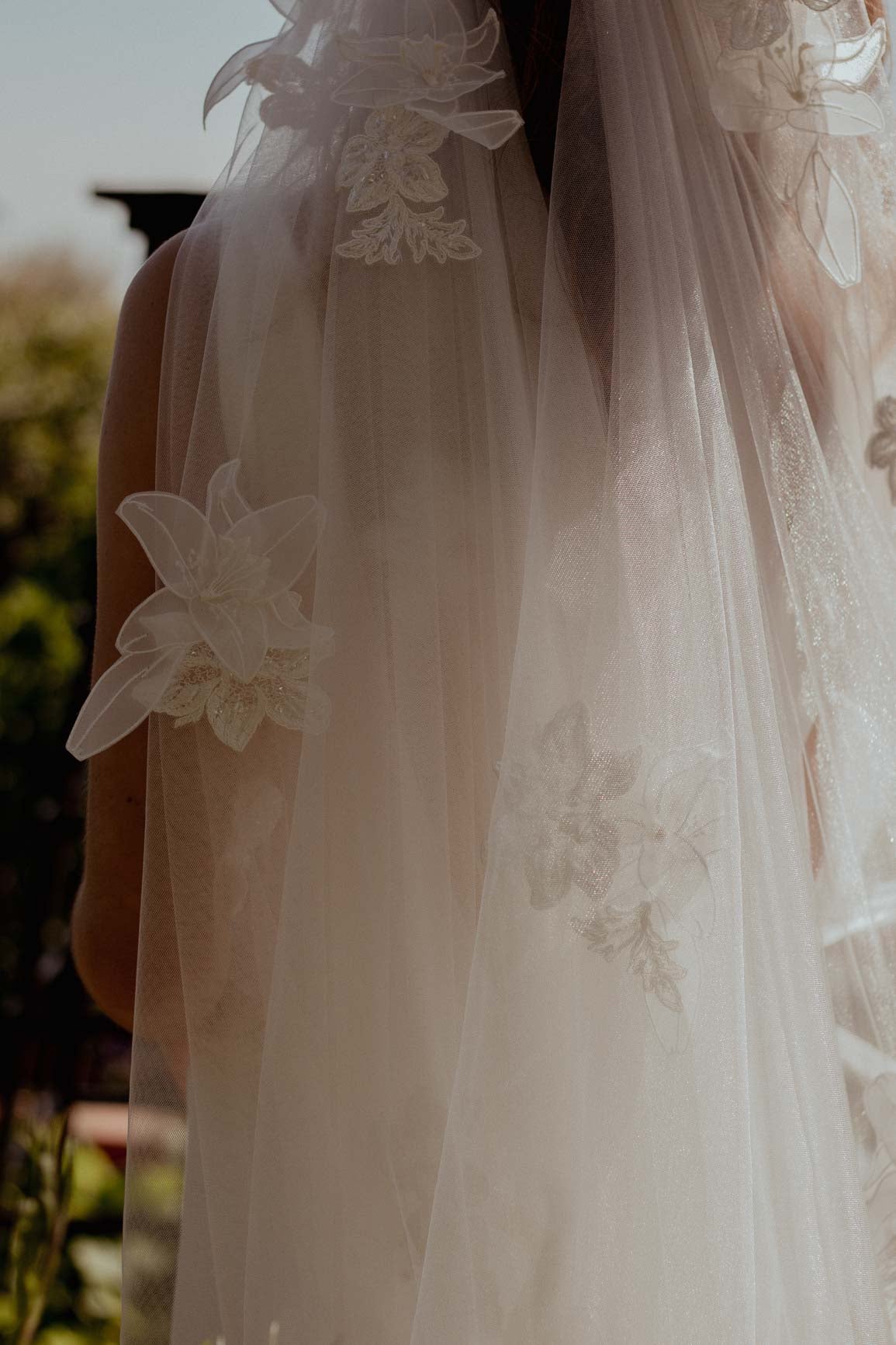 Lily veil