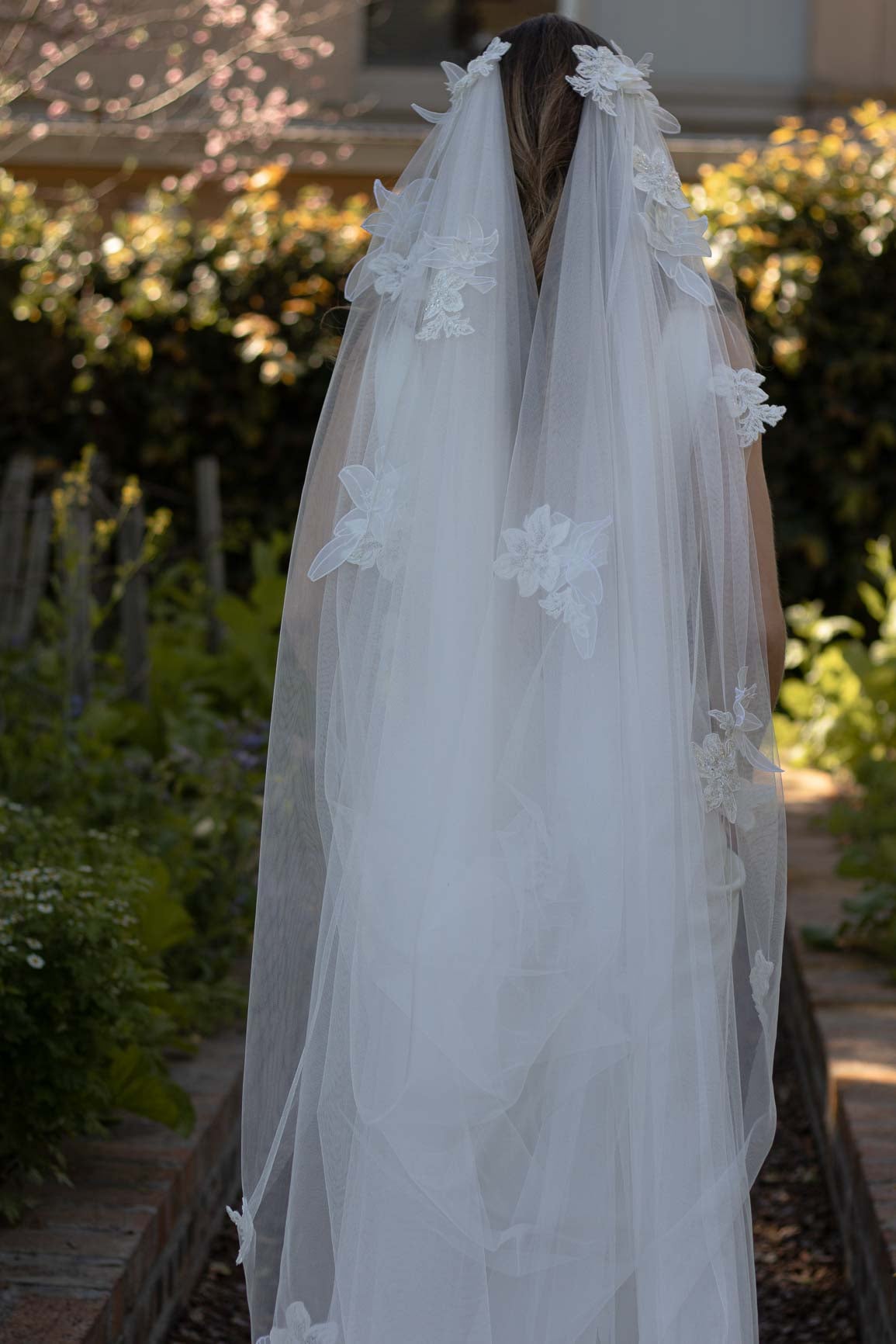 Lily veil
