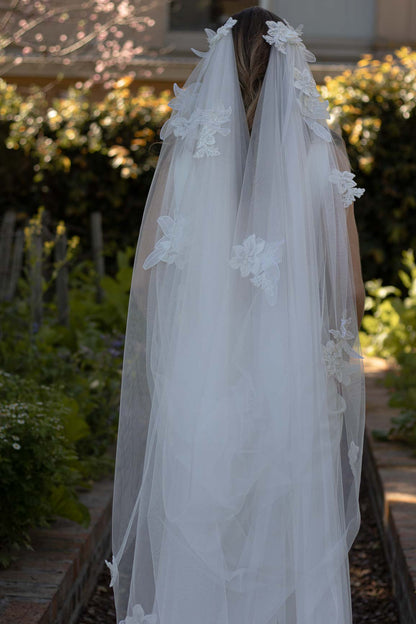 Lily veil